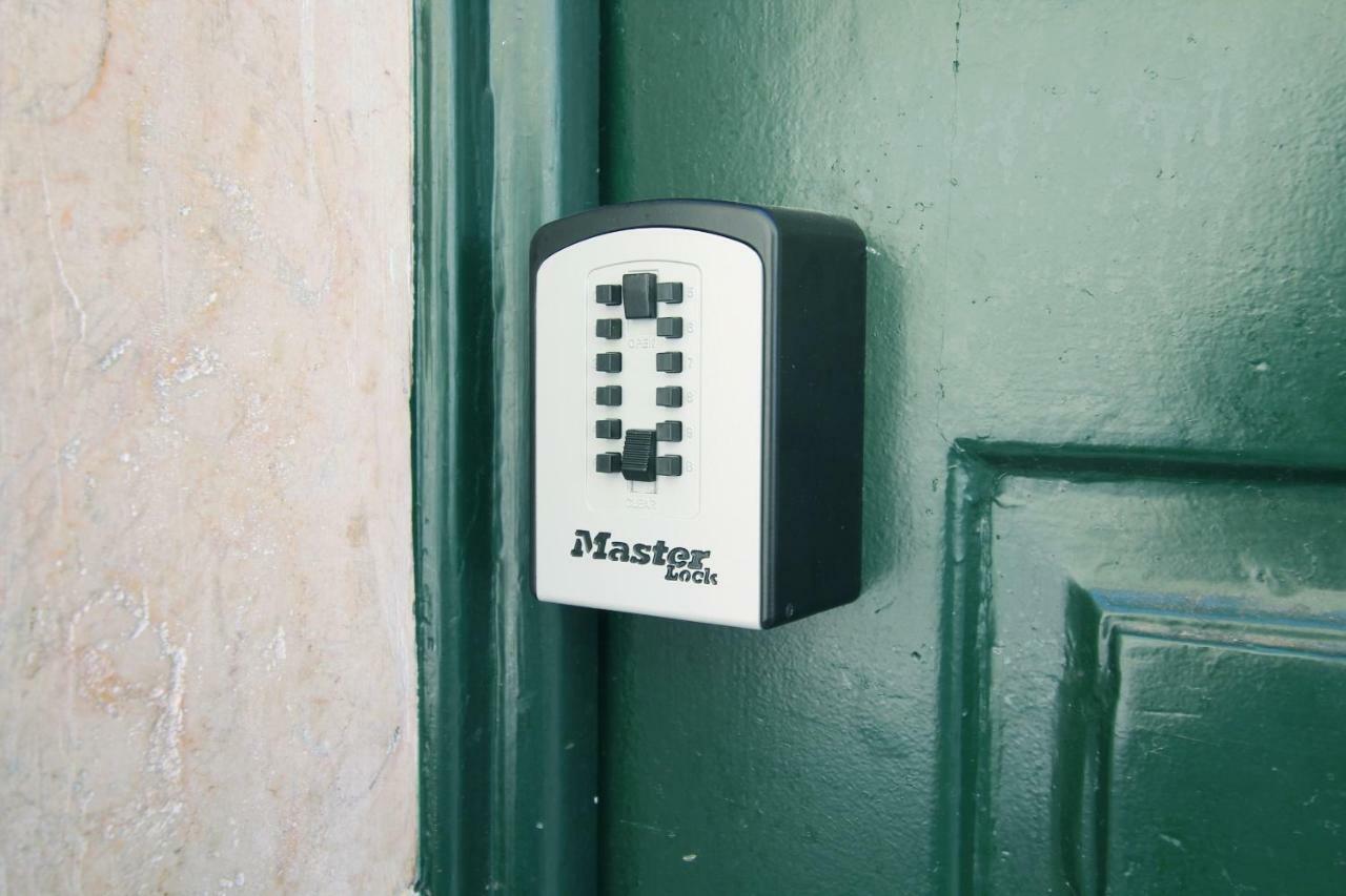 Room In Marechal Saldanha 3Rd Floor Lisbon Exterior photo